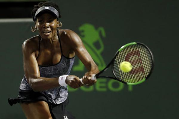 Đánh bại Kerber, Venus Williams vào bán kết Miami